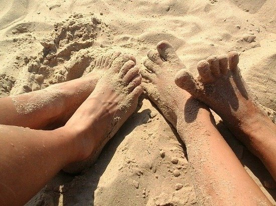 Как избежать грибка летом: общественный пляж — потенциальный рассадник инфекции