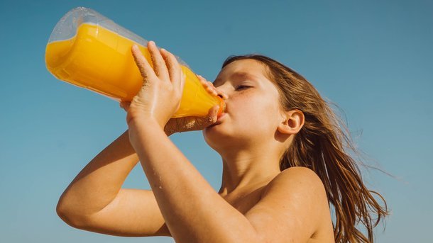 Пять миксов из свежевыжатых соков, которые помогут укрепить детский иммунитет