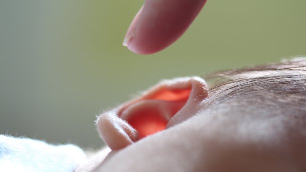 Как не пропустить проблемы со слухом у ребенка