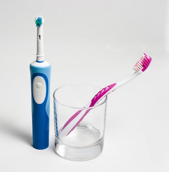 Выбор зубной щетки – электрическая или обычная?