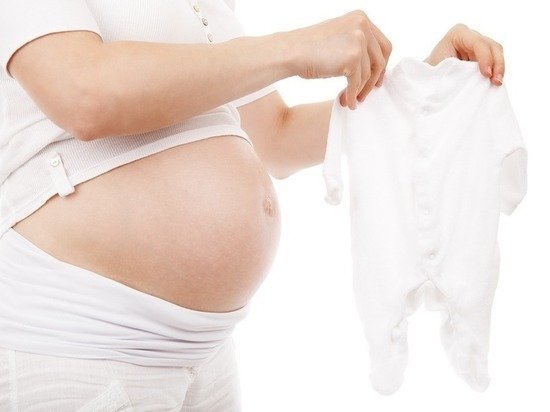 Лежать, не двигаясь: беременные пытаются отсрочить роды ради президентских выплат
