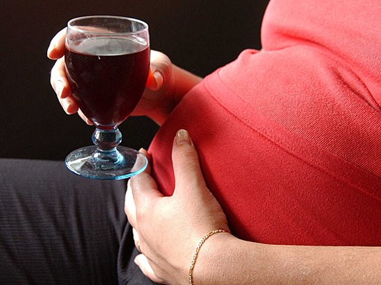 Можно ли беременной женщине выпить шампанского