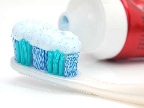 Может ли зубная паста помочь при чувствительности зубов