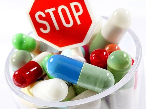 Люди, которые возят с собой антибиотики, часто применяют их неоправданно