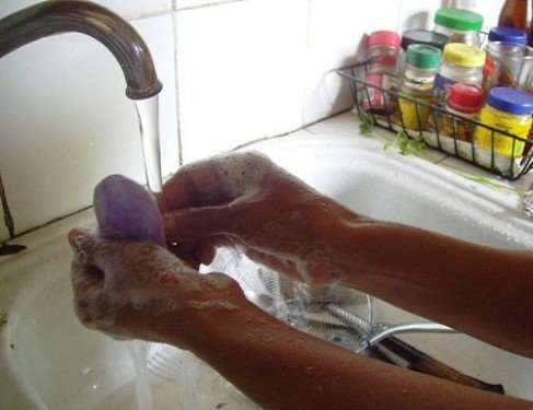 Большинство из нас всю жизнь моет руки неправильно
