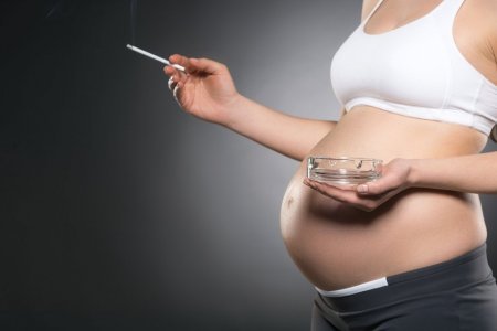 Витамин С поможет дышать детям курящих матерей