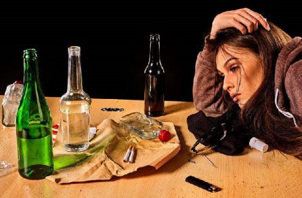 Женский алкоголизм ‒ болезнь 21 века. Излечима ли она? 